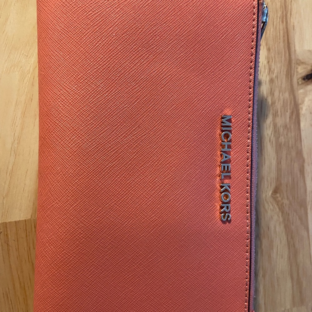 Michael Kors Jet Set Wristlet/Wallet